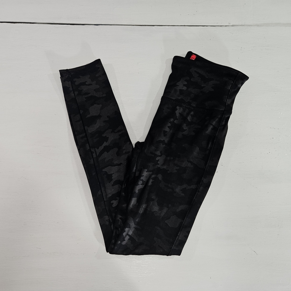 SPANX Faux Leather Black Camo Leggings Womens Size Small